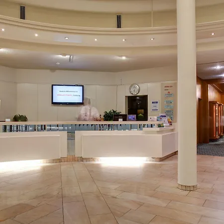 Plaza Messe فندق 4*