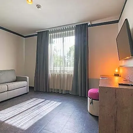 Plaza Messe מלון 4*