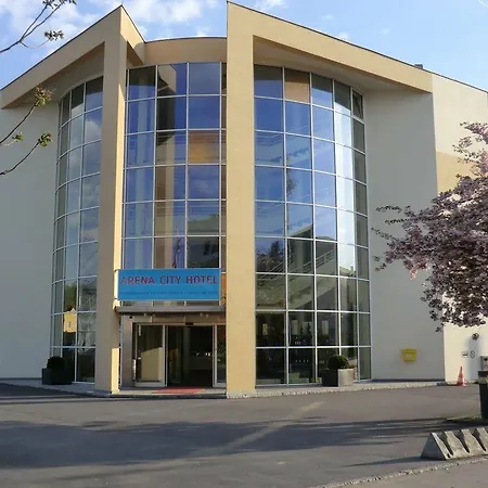 מלון Plaza Messe 4*